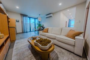 Casa Loba Luxe Unit 2 with private pool and garden