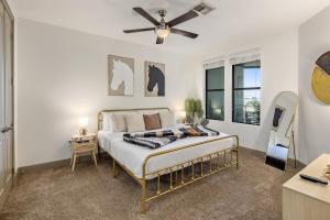 Escape To The Golden Equestrian 2BR Tempe Townlake