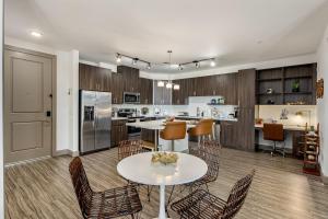 Escape To The Golden Equestrian 2BR Tempe Townlake