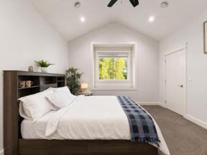 Bright Luxury 2 Queen beds for 4 guests with Ensuite bath & Cozy Guest Rooms for 2 guests