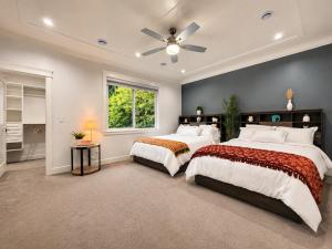 Bright Luxury 2 Queen beds for 4 guests with Ensuite bath & Cozy Guest Rooms for 2 guests