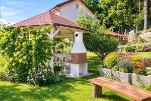Large holiday apartment in Wise ka