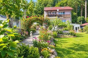 Large holiday apartment in Wise ka