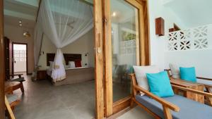Casa Beach Hotel "Casa Del Mar"