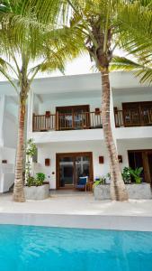Casa Beach Hotel "Casa Del Mar"