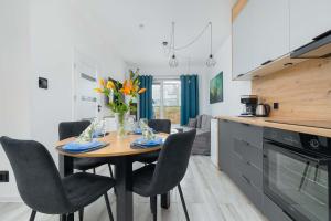 Przytulny Apartament z Prywatnym Ogrodem by Noclegi Renters