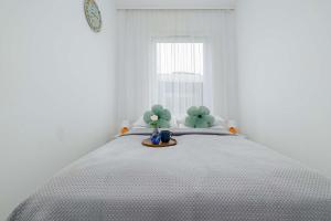 Przytulny Apartament z Prywatnym Ogrodem by Noclegi Renters