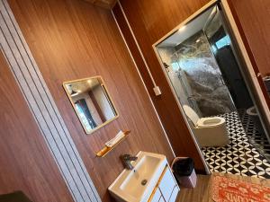 Bai Thom Retreat