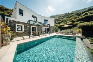 Madeira Protea Retreat- Villa with Heated Private Pool, Gym and Office