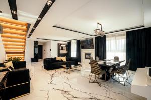 Luxury 3-Bedroom Villa with Private Hot Tub & Sauna