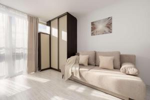 Bright Apartment in Warsaw with City View by Noclegi Renters
