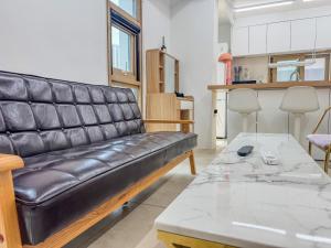 301, Atelier Seongsu Riverside Loft Cherry Blossom Road Han River airport bus