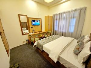 Hotel The Royal Tower Kashmir