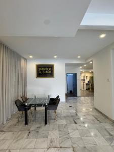 ENTIRE SEMI D BBQ KTV ROOM PETS FRIENDLY CORNER LOT SRI PETALINg