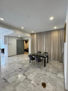 ENTIRE SEMI D BBQ KTV ROOM PETS FRIENDLY CORNER LOT SRI PETALINg