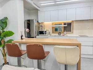 201, Atelier Seongsu Riverside Loft Cherry Blossom Road Han River airport bus