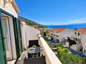 Apartments Ivka Bol - Direct Sea View
