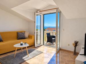 Apartments Ivka Bol - Direct Sea View