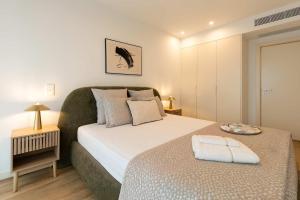 High-End Flat with Rooftop Pool & Views by HostWise