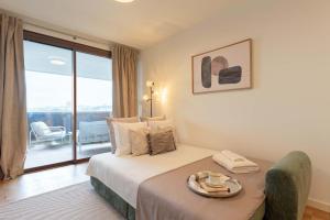 High-End Flat with Rooftop Pool & Views by HostWise