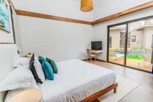 Jacaranda Pool Villas with Maritim 5 Star Beach Resort access