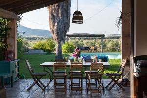 Wonderful villa with swimming pool near the sea.