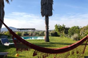 Wonderful villa with swimming pool near the sea.