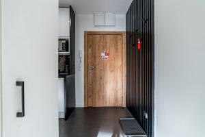 Jeżyce Modern Elegant Apartment by BookingHost