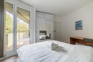 Jeżyce Modern Elegant Apartment by BookingHost