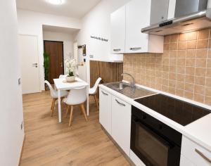 NONNA ELISA I Apartment - Cozy & quiet stay, comfortable home in a peaceful residential area, near Battistini Metro A, easy Vatican access & direct connection to Rome city centre