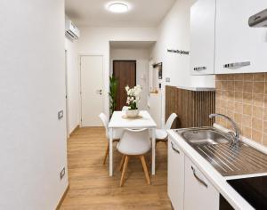 NONNA ELISA I Apartment - Cozy & quiet stay, comfortable home in a peaceful residential area, near Battistini Metro A, easy Vatican access & direct connection to Rome city centre
