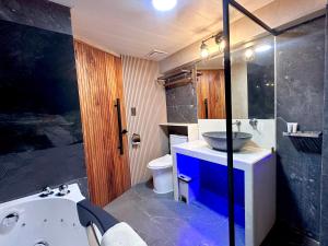 Blue Tulip - Rooms with Jacuzzi