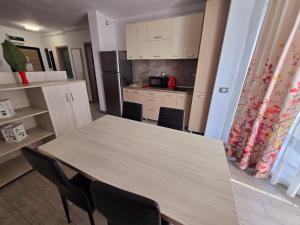 SeaSide Luxury Apartment Indoor Swimming & Spa