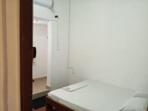 Golden Wave Hotel