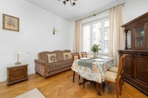 Czarujący Apartament z Sypialnią by Noclegi Renters