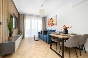 Funkcjonalne Apartamenty z Klimatyzacją i Miejscem do Pracy by Noclegi Renters