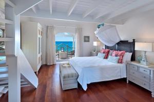 Oceanfront Paradise with Pool - Hectors House