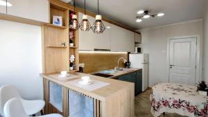 Bright SeaView Apartment