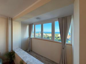 Bright SeaView Apartment