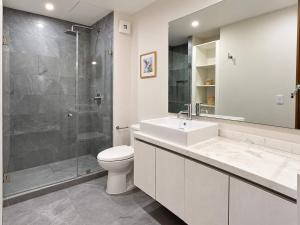 Rooftop Pool Condo Steps from 5th Avenue
