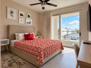 Rooftop Pool Condo Steps from 5th Avenue