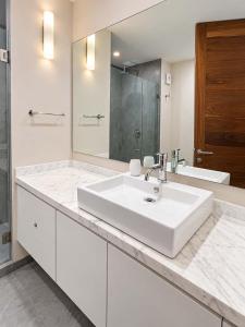 Rooftop Pool Condo Steps from 5th Avenue