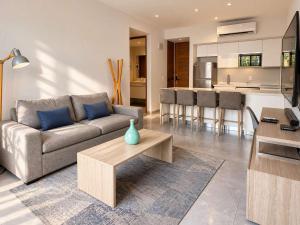 Rooftop Pool Condo Steps from 5th Avenue