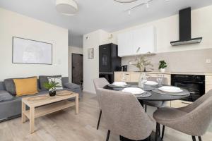 Family apartment with parking Cracow Stańczyka 8C by Heyrent