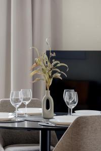 Family apartment with parking Cracow Stańczyka 8C by Heyrent