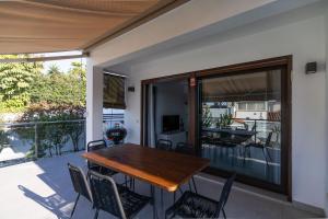 Modern Villa close to Costabella beach