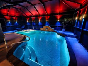 New Modern Tuscan Villa Beach 10 Min Heated Pool Luxury