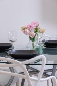 Klimatyzowany Apartament z Dwiema Sypialniami w Centrum Krakowa Blisko Rynku i Parku by Noclegi Renters