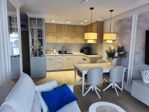 Azure Essence One - Premium Apartment