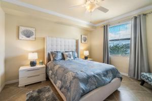 Ground-Floor Lakeview Condo in Treviso Bay